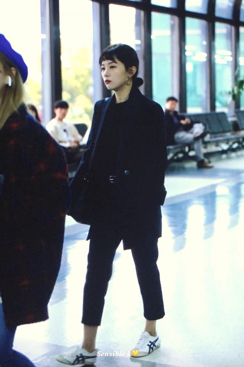 오전에 따숩게 옷 챙겨입고 출국한 레드벨벳 공항 프리뷰 | 인스티즈