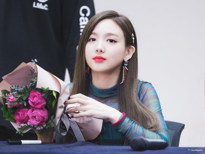 또 레전드 찍은 뮤직뱅크 나연이 | 인스티즈