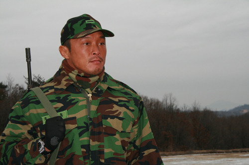 경계근무 서는 이등병 | 인스티즈