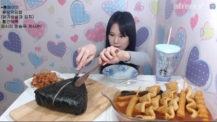 초대형 음식을 사랑하는 먹방BJ | 인스티즈