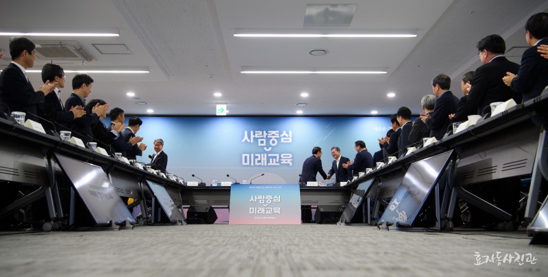 문 대통령과 공무원들의 만남 | 인스티즈