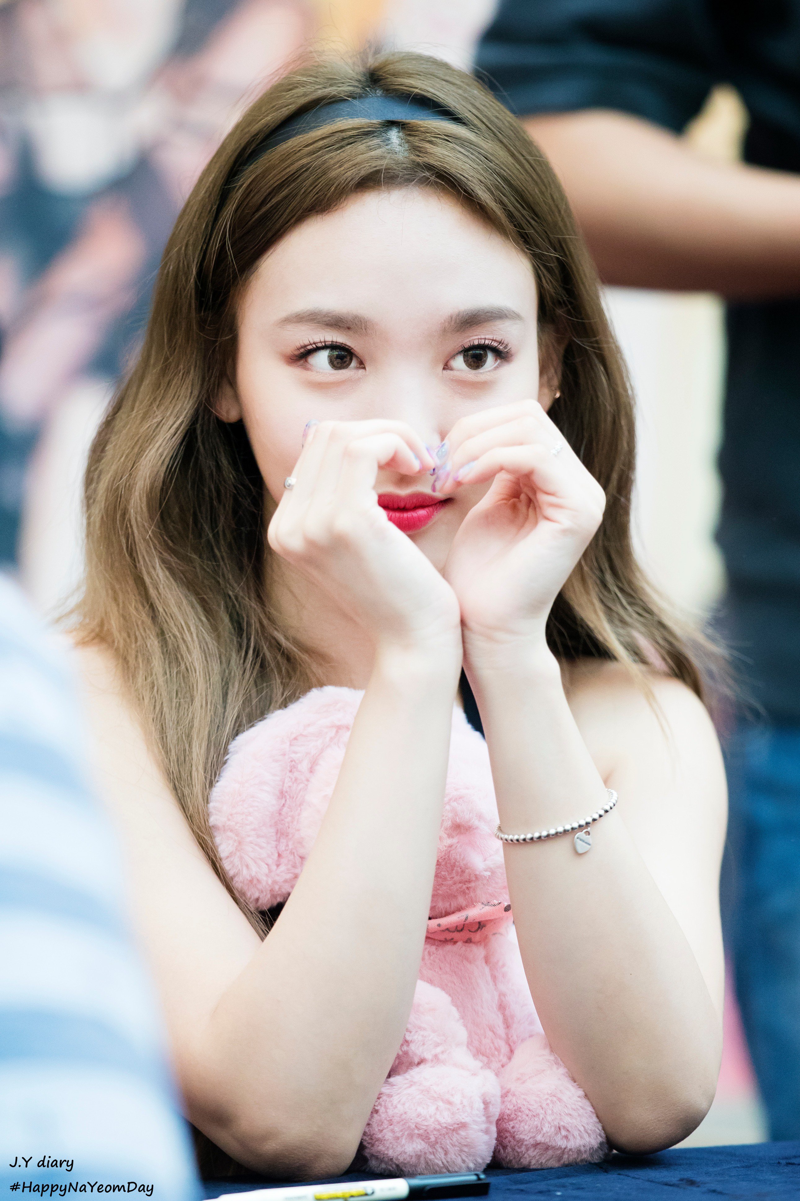 오늘이 생일인 트와이스 맏내 나연이.jpgif | 인스티즈