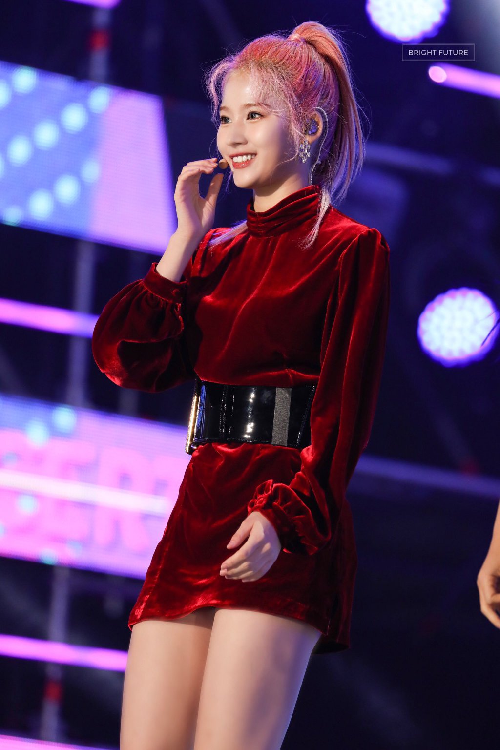 슈퍼콘에서 레전드찍은 사나 | 인스티즈