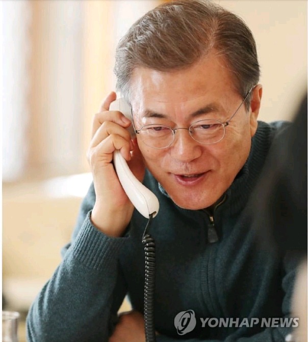 국민들과 통화하는 문재인 대통령 | 인스티즈
