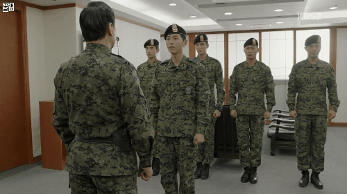 군필자가 보면 이상한 장면.gif | 인스티즈