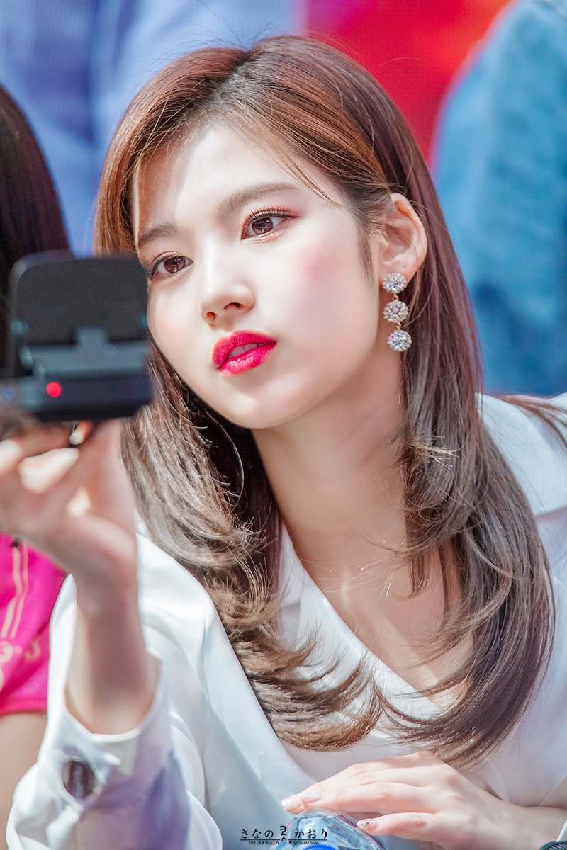 어쩜 이렇게 이쁠까싶은 트와이스 사나.jpg | 인스티즈