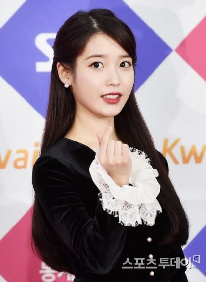 스브스가요대전 나온 아이유 | 인스티즈