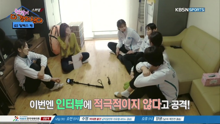 방송 중 막내에게 몰카시전하는 언니들.jpg | 인스티즈