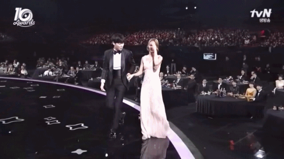 연예인 커플들 열애설 뜨기전 본능적인 모습ㅋㅋㅋㅋㅋ.gif | 인스티즈