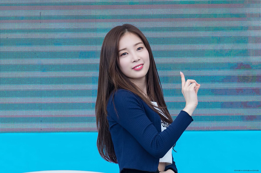 [에이프릴] 일 하다가 잠깐 쉬는 시간이 되서 채경이 | 인스티즈