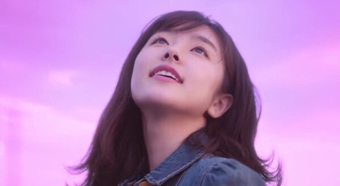 엘지 v30 광고 속 모델이라는 카라타 에리카 | 인스티즈