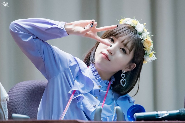 [러블리즈] 서점에 책 사러 가는길이라 명은이 | 인스티즈