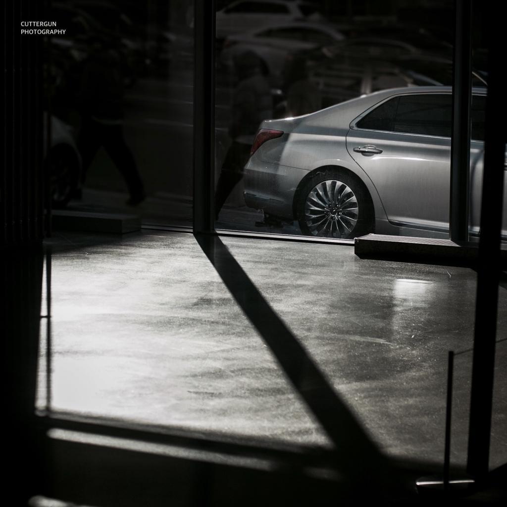 사진 찍기위해서 차를 구하는 있는 고딩 | 인스티즈