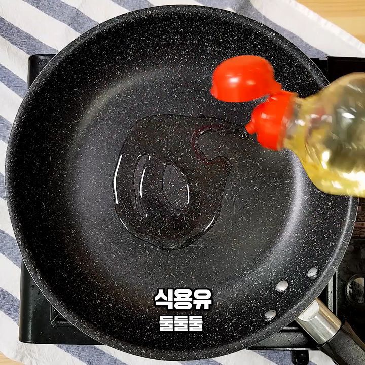 5분완성! 밥알이 살아있는 초간단 굴소스 볶음밥 만들기! | 인스티즈