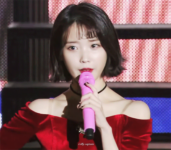 레드가 잘어울리는 아이유.jpgif | 인스티즈