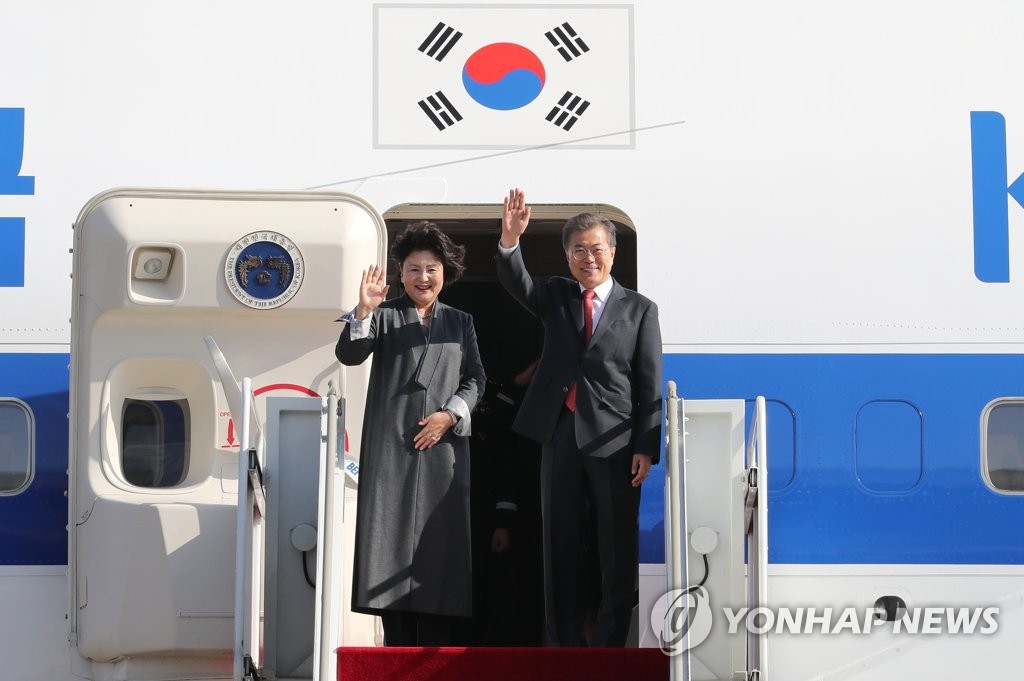 인도네시아로 출국한 문재인 대통령과 김정숙 여사 | 인스티즈