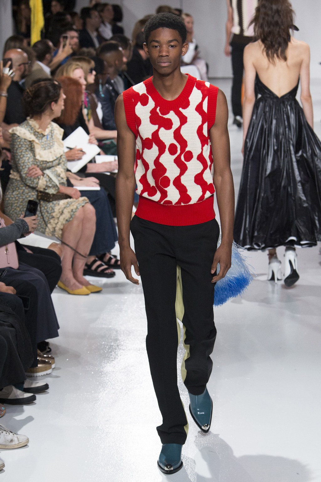 Calvin Klein by 라프 시몬스 2018 S/S 컬렉션 | 인스티즈