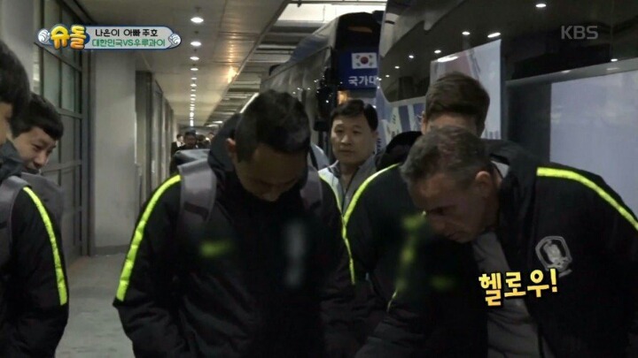아빠랑 헤어지는게 슬퍼서 우는 나은이 | 인스티즈