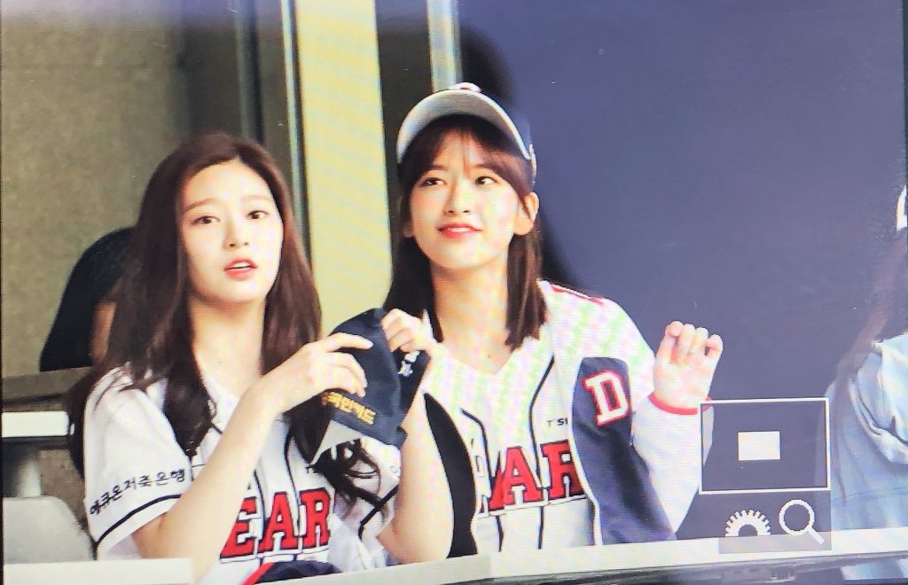 아이즈원 두산 유니폼 입은 안유진 미모폭발.jpg | 인스티즈